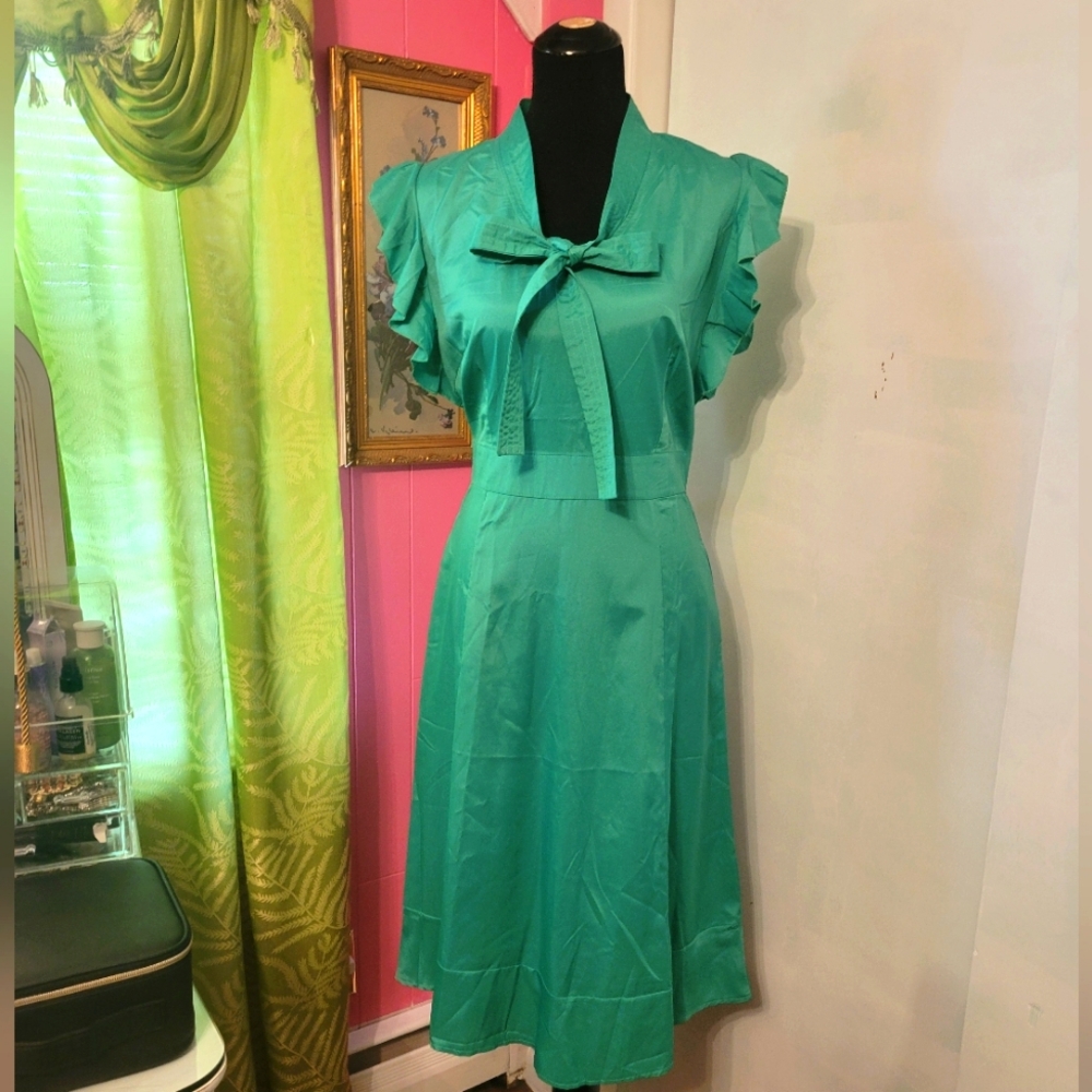 Green retro dress